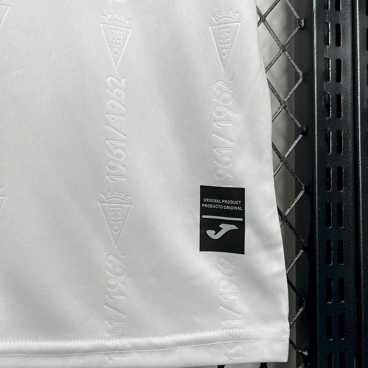 Camisola Retro Córdoba CF 70 Anos: A Camisola que Celebra Sete Décadas de Orgulho Blanquiverde 9