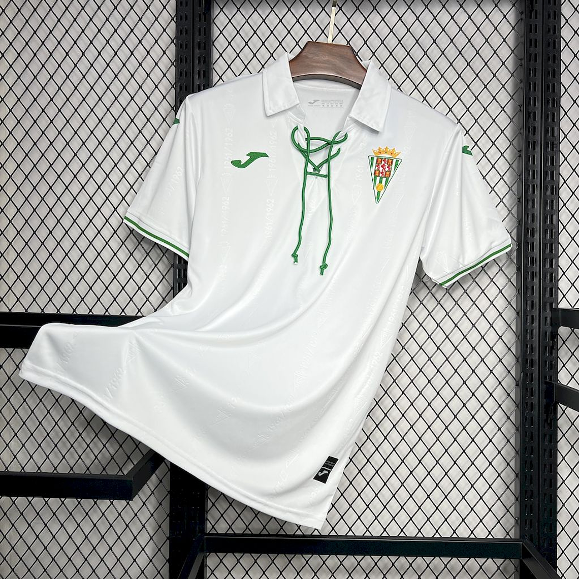 Camisola Retro Córdoba CF 70 Anos: A Camisola que Celebra Sete Décadas de Orgulho Blanquiverde 1