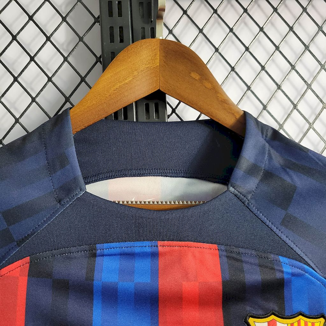 Camisola Retro Barcelona 22/23: A Camisola que Uniu o Passado ao Presente 6