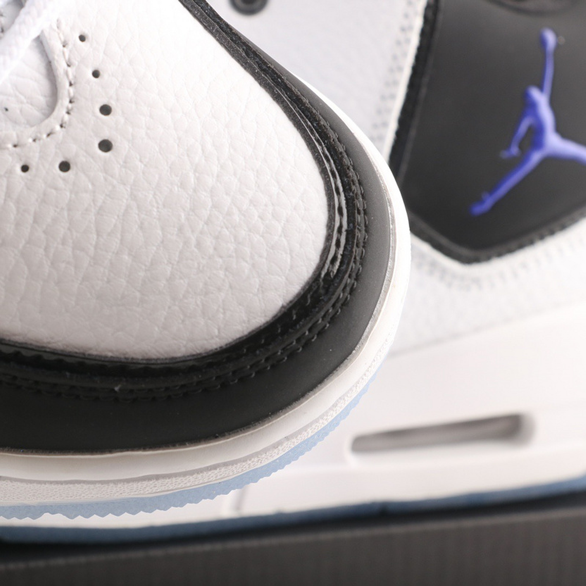 Ténis Jordan AR1000: O Ícone do Basquetebol que Marcou Gerações 4