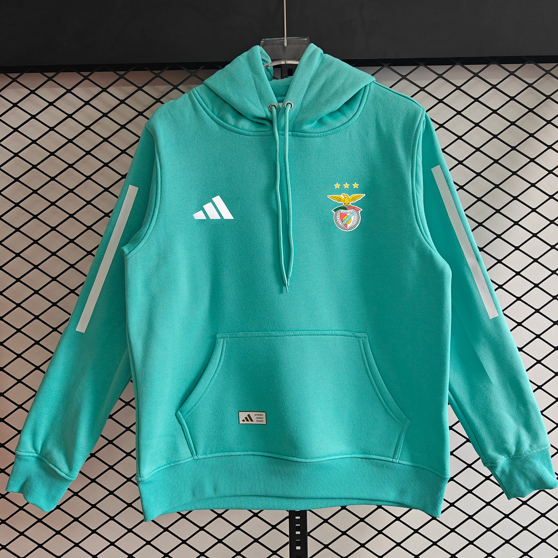 Benfica Hoodie: A Sweatshirt que Veste a Glória do Sport Lisboa e Benfica 8