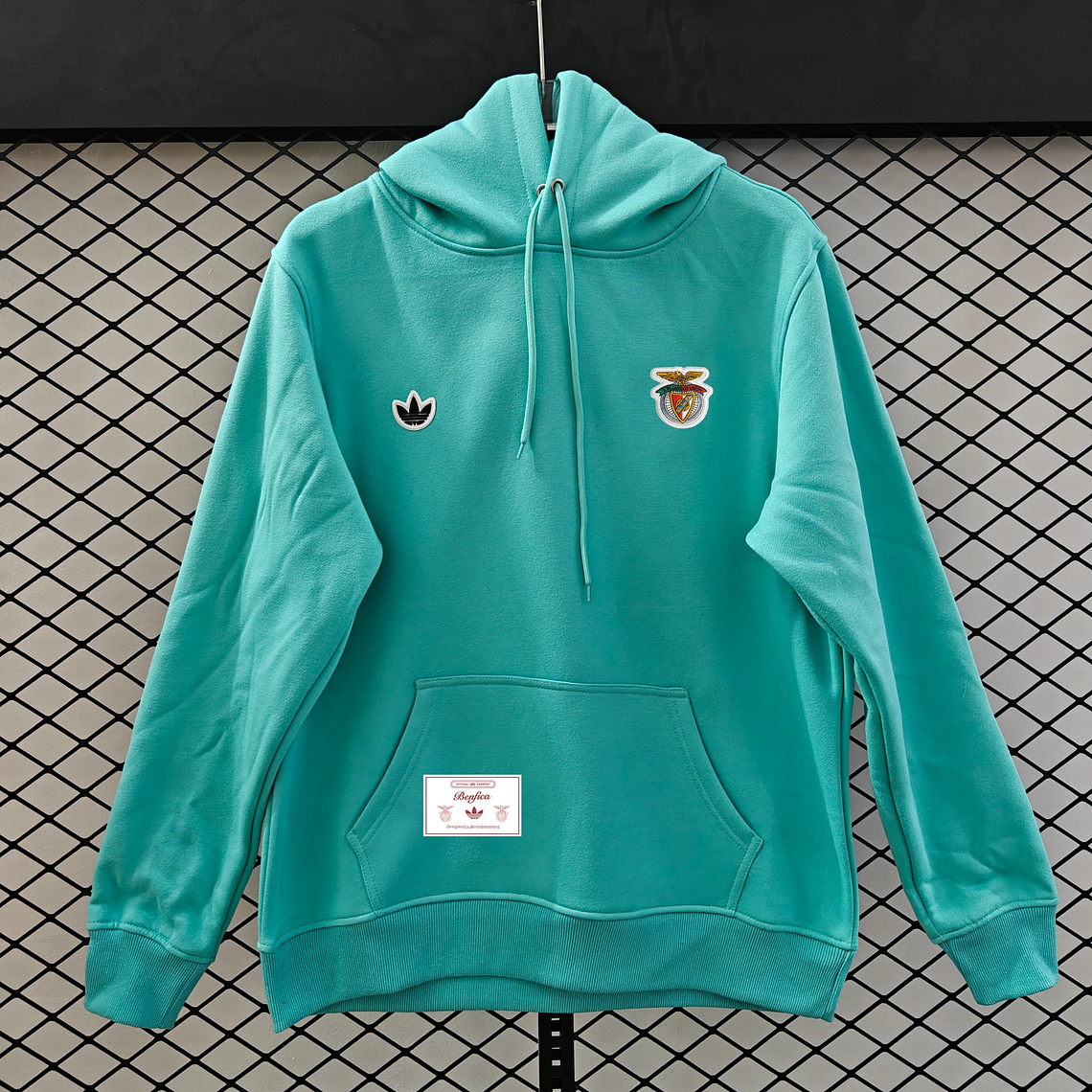 Vintage Benfica Heritage Hoodie: A Sweatshirt que Homenageia a História do Glorioso 9