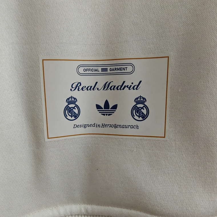 Real Madrid Heritage Vintage Hoodie: A Sweatshirt que Veste a Lenda Merengue 10