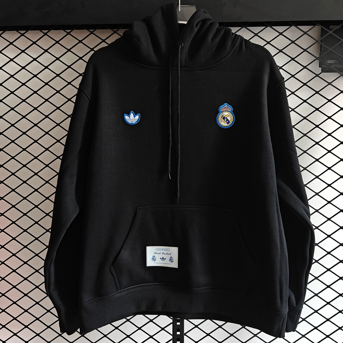Real Madrid Heritage Vintage Hoodie: A Sweatshirt que Veste a Lenda Merengue 5