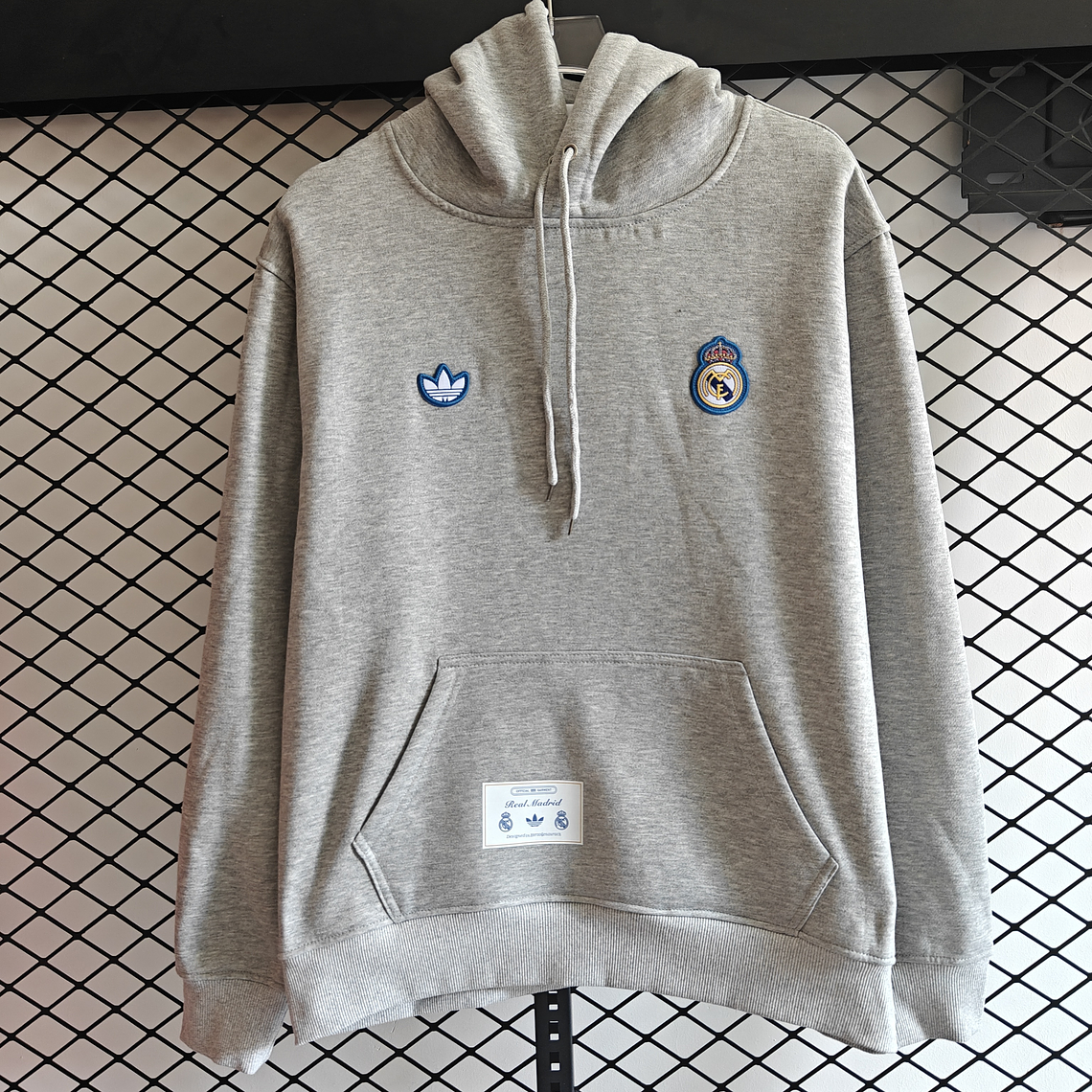 Real Madrid Heritage Vintage Hoodie: A Sweatshirt que Veste a Lenda Merengue 6