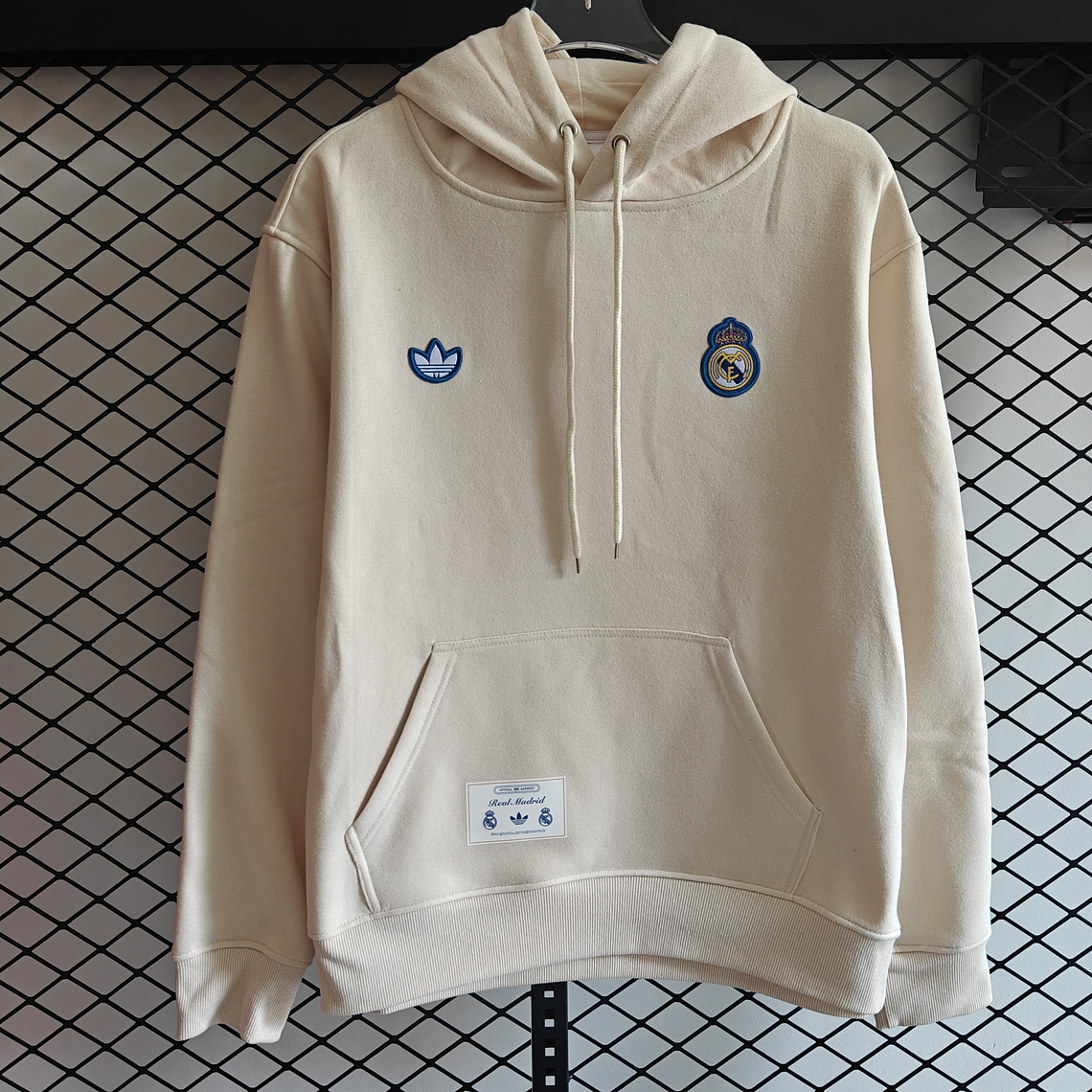Real Madrid Heritage Vintage Hoodie: A Sweatshirt que Veste a Lenda Merengue 7