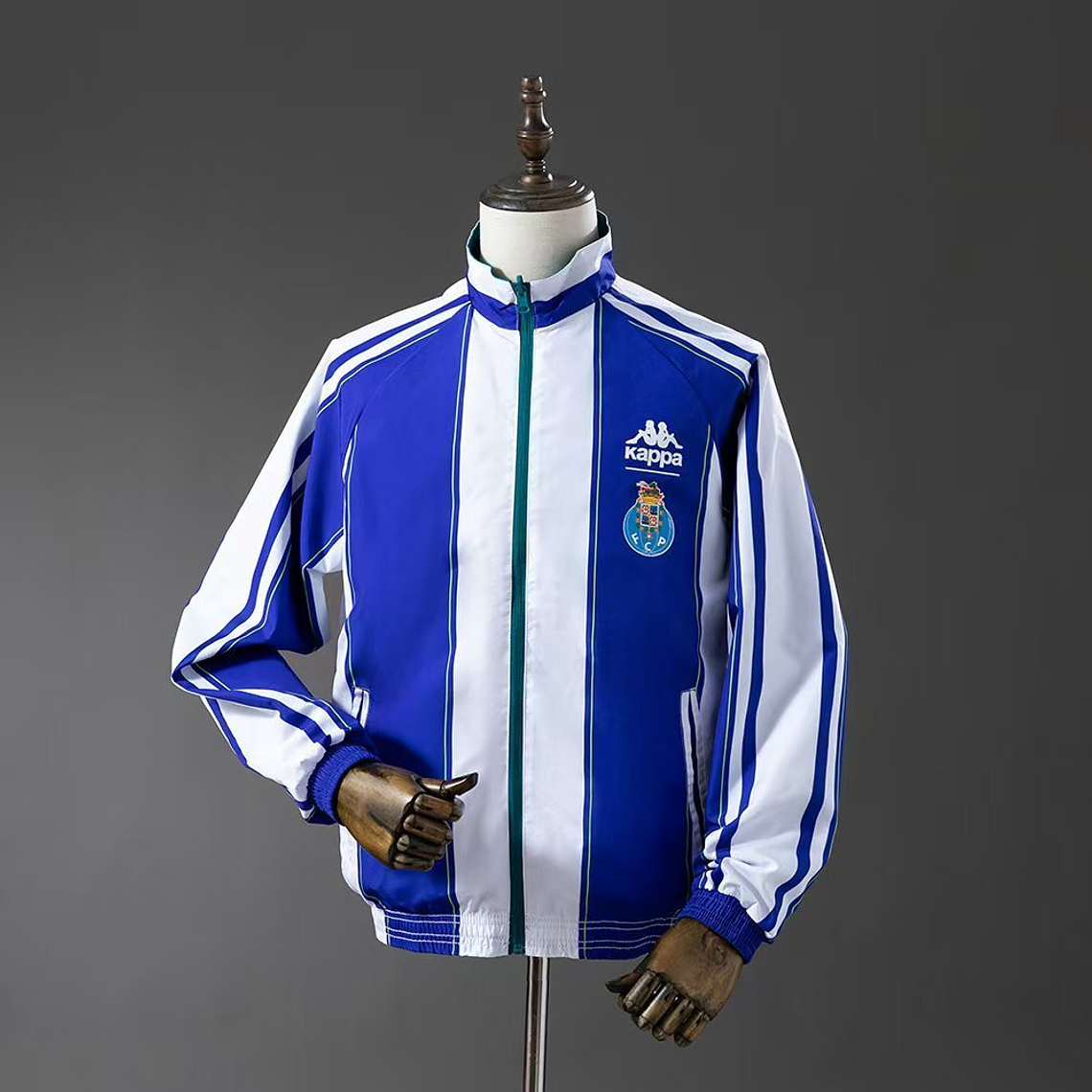 FC Porto 98 Retro Windbreaker: O Corta-Vento Dupla Face que Eterniza a Conquista da Europa 2