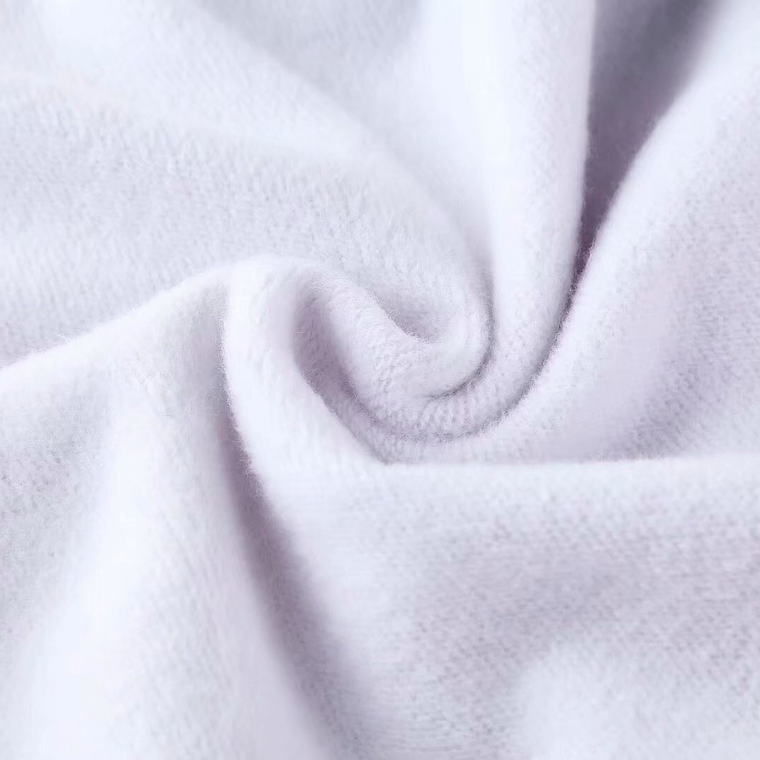 Paris Saint-Germain Iconic Hoodie: O Sweatshirt que Veste a Elegância da Cidade Luz 12