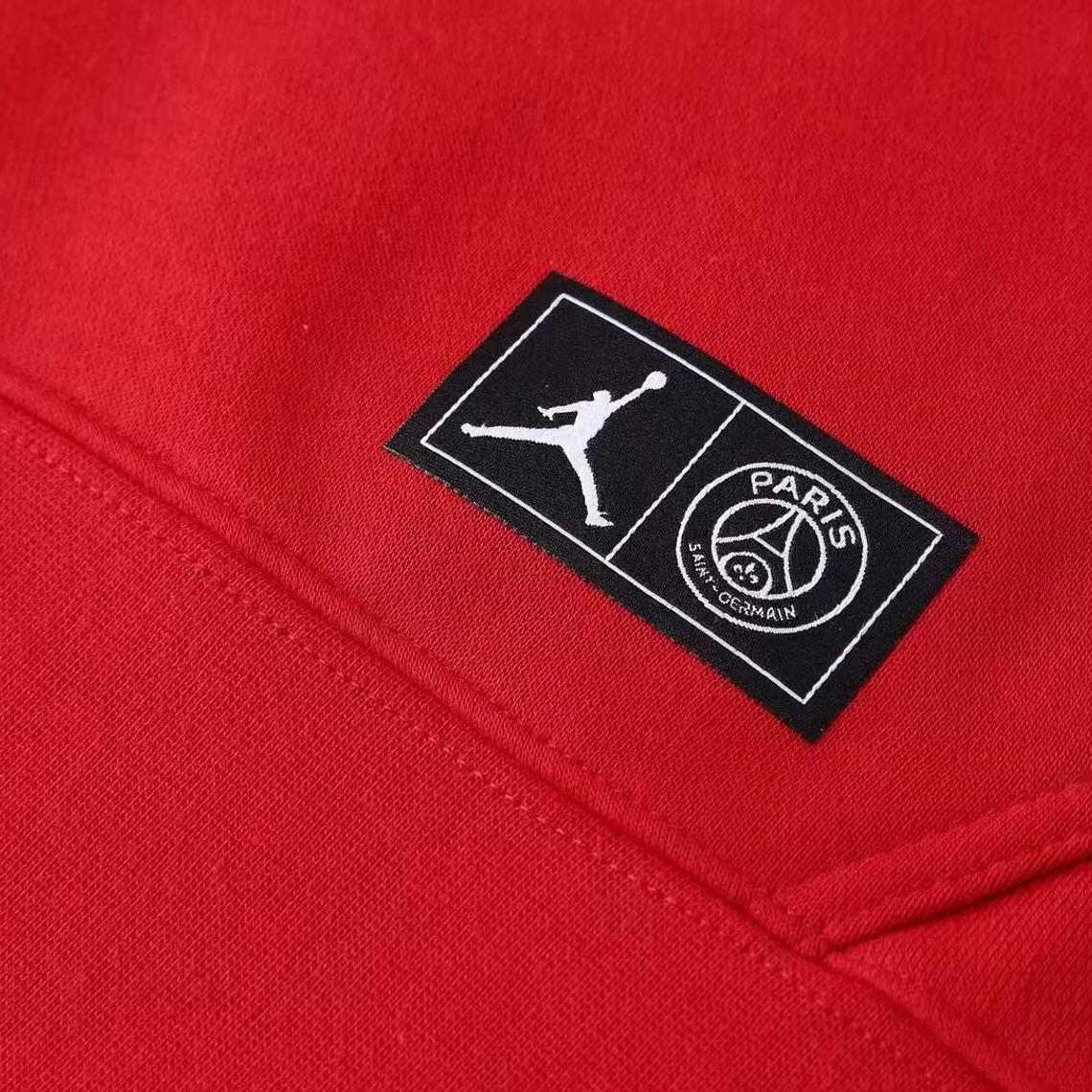 Paris Saint-Germain Iconic Hoodie: O Sweatshirt que Veste a Elegância da Cidade Luz 8