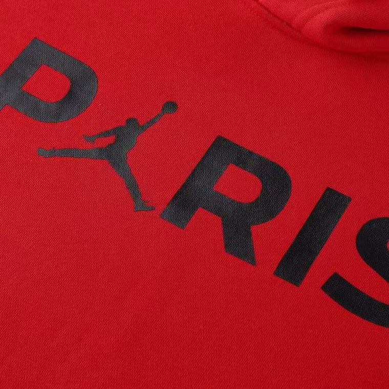 Paris Saint-Germain Iconic Hoodie: O Sweatshirt que Veste a Elegância da Cidade Luz 9