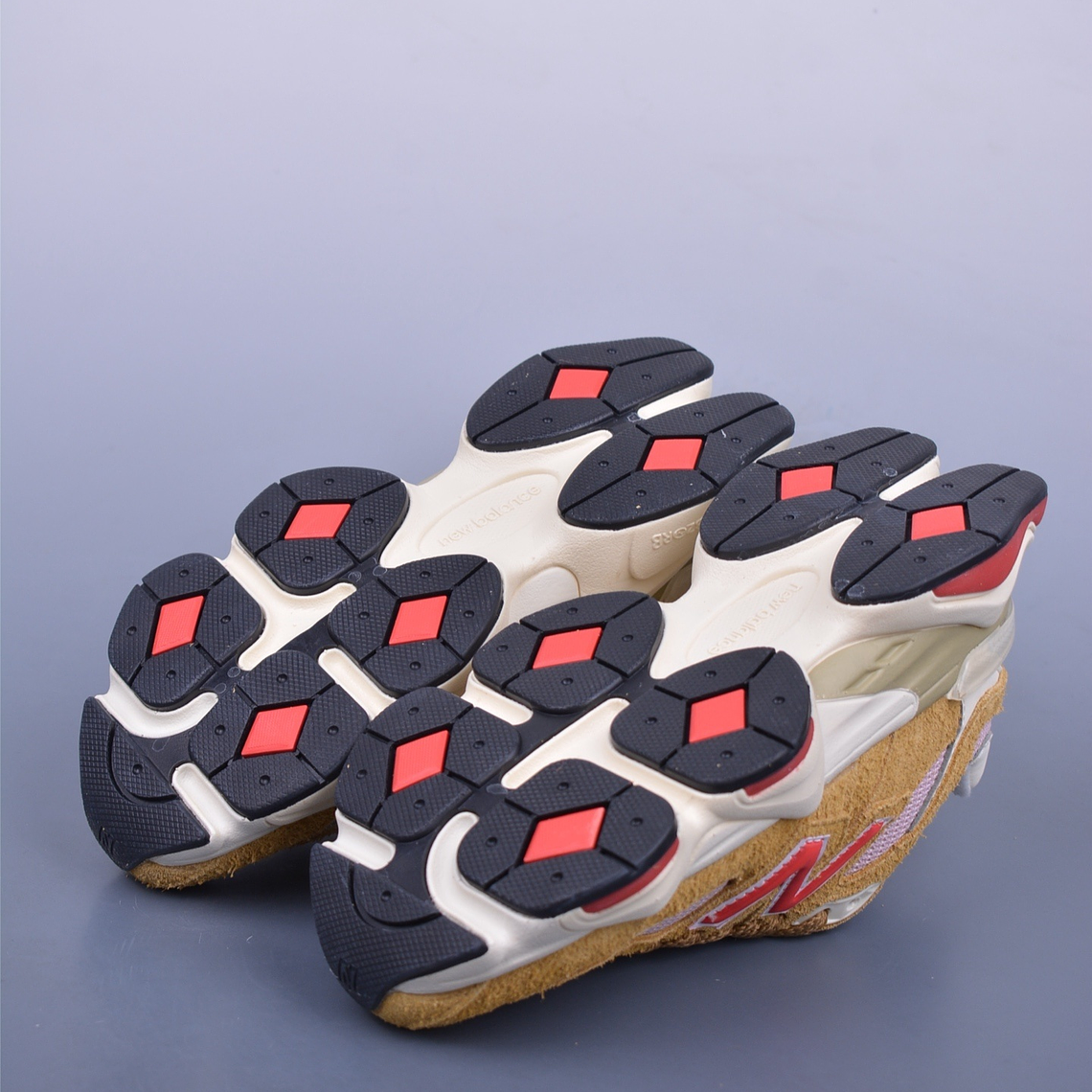 Ténis New Balance NB 9060 - Vermelho-Castanho - 36 a 45  7