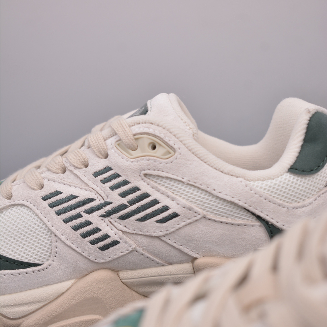 Ténis New Balance NB 9060 - Vermelho-Castanho - 36 a 45  9