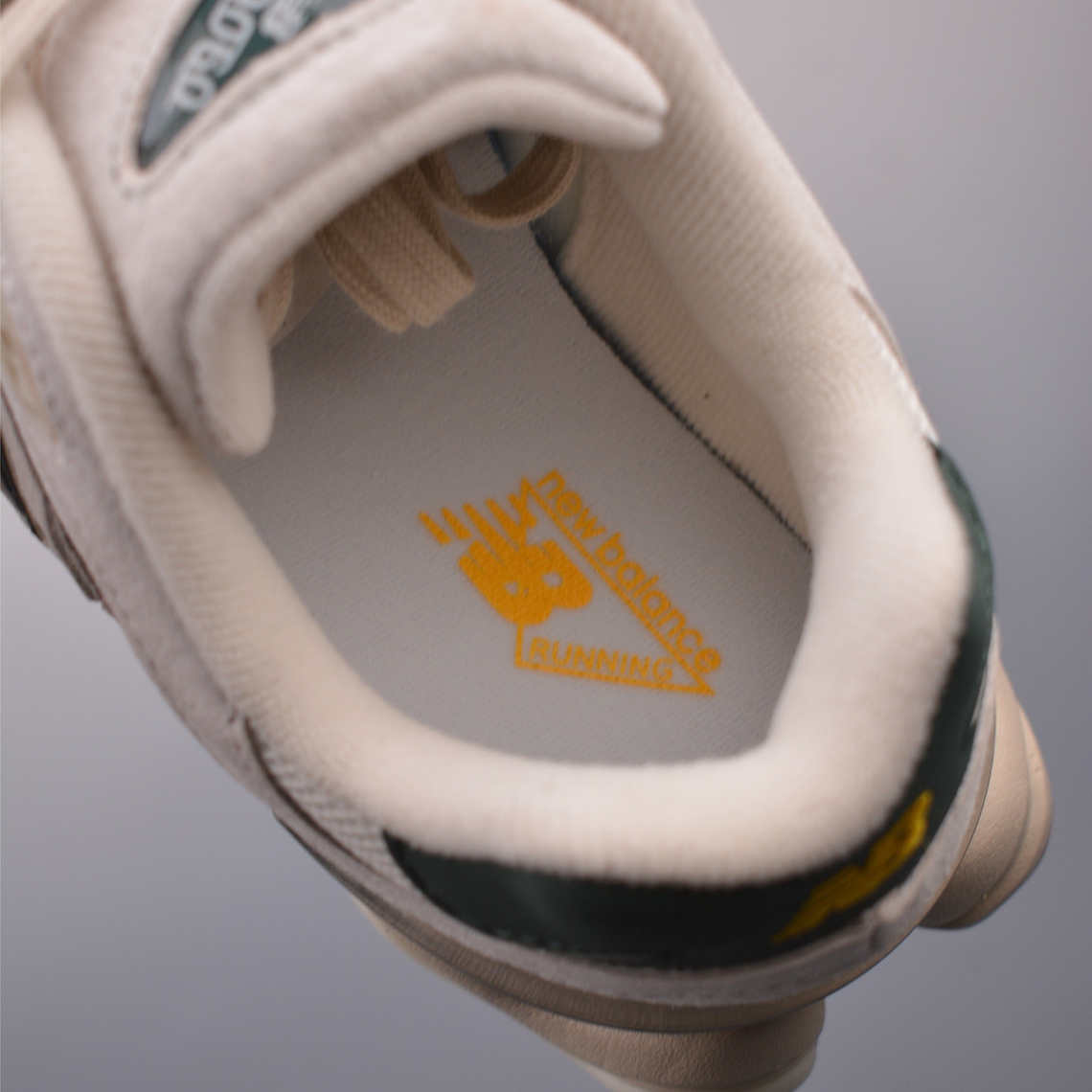 Ténis New Balance NB 9060 - Vermelho-Castanho - 36 a 45  10