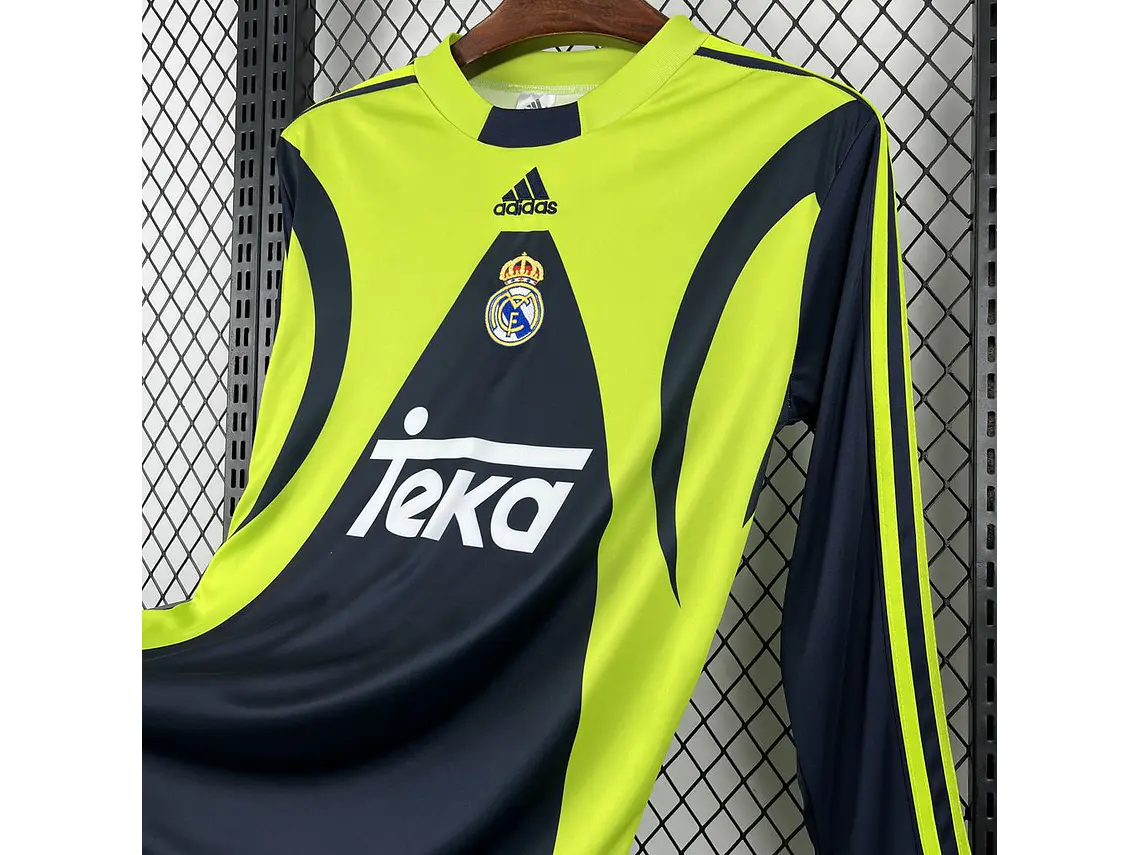 Real Madrid 1999/00 Retro Goalkeeper Long Sleeve Shirt, Size S (2XL) 3