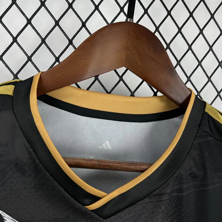 Camisola Benfica 2026/27 Especial Preta e Dourada Águia Estampada 6