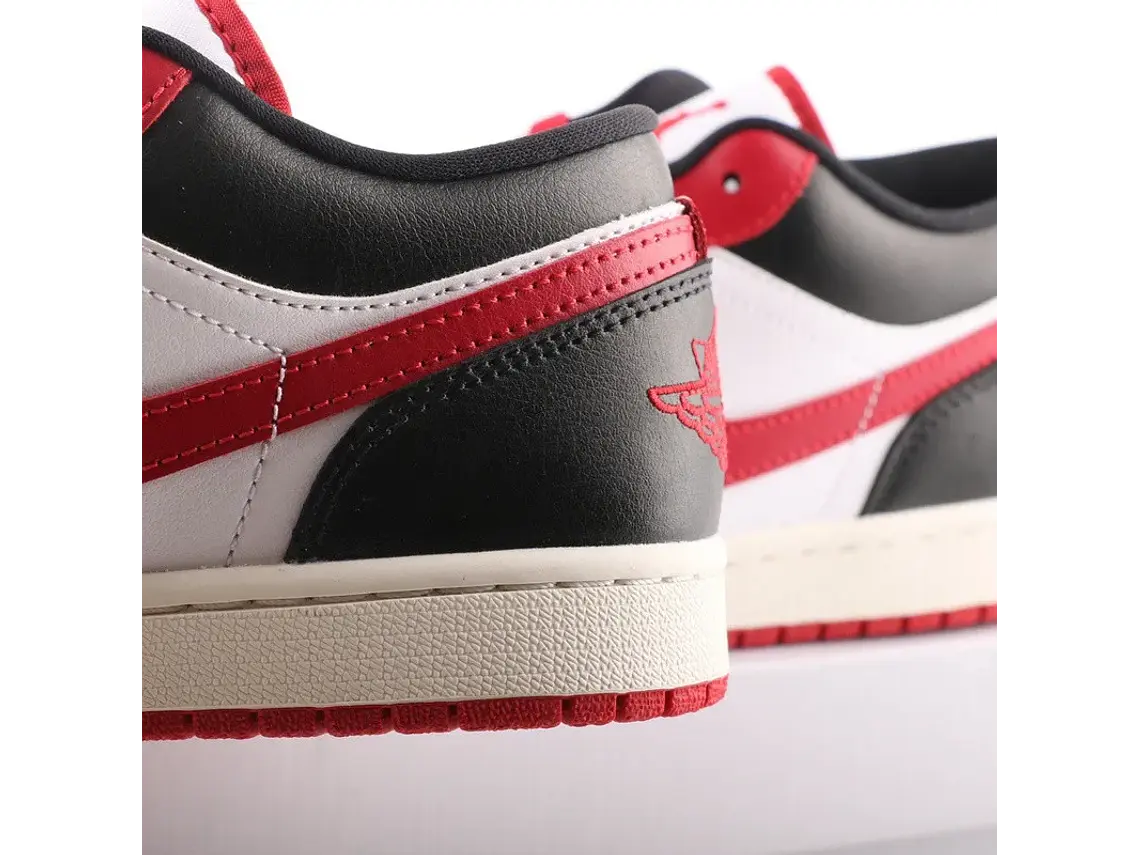 Ténis Nike Air Jordan 1 Retro Low DC0774 - Estilo Icónico 3
