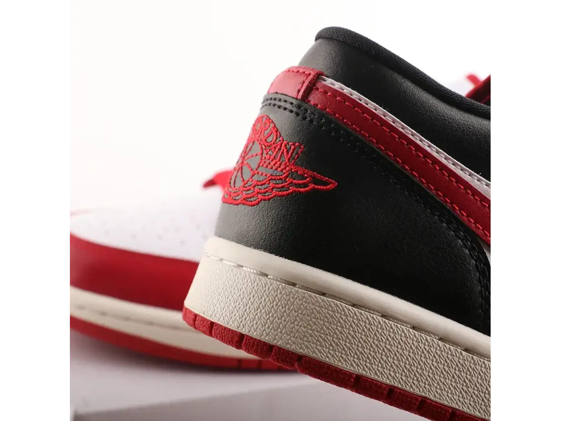 Ténis Nike Air Jordan 1 Retro Low DC0774 - Estilo Icónico 4