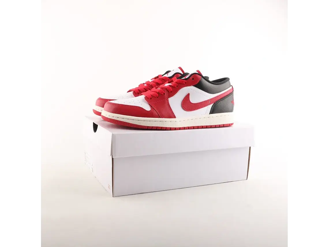 Ténis Nike Air Jordan 1 Retro Low DC0774 - Estilo Icónico 6