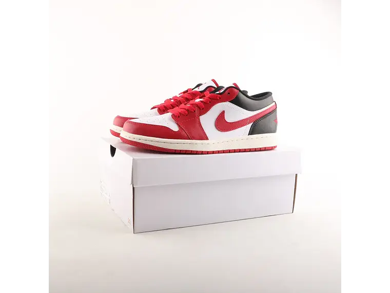 Ténis Nike Air Jordan 1 Retro Low DC0774 - Estilo Icónico 6