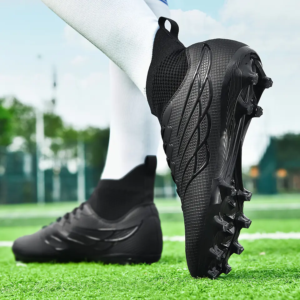 Botas de Futebol Masculinas de Alta Qualidade com Cabedal Sem Costura, Novos Tênis para Gramado Externo, Antiderrapantes, Resistentes ao Desgaste, Oferecem Super Aderência, Protege... 9