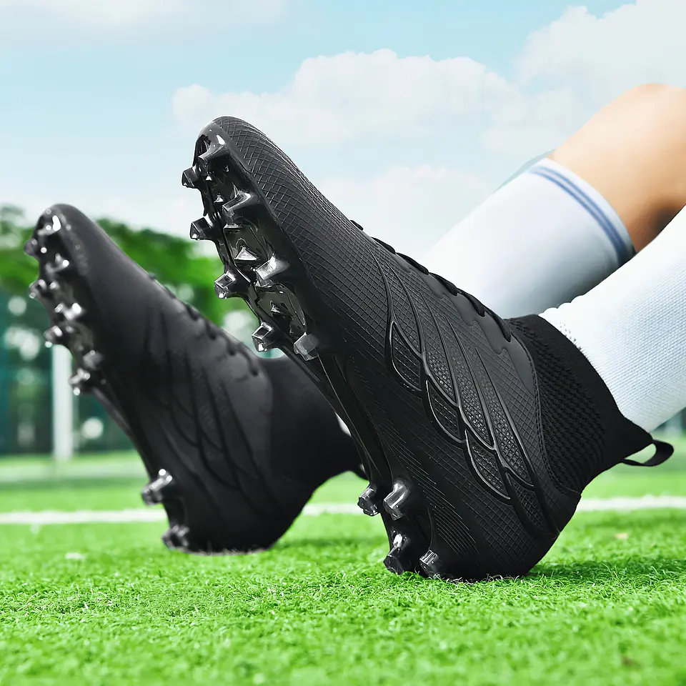 Botas de Futebol Masculinas de Alta Qualidade com Cabedal Sem Costura, Novos Tênis para Gramado Externo, Antiderrapantes, Resistentes ao Desgaste, Oferecem Super Aderência, Protege... 10