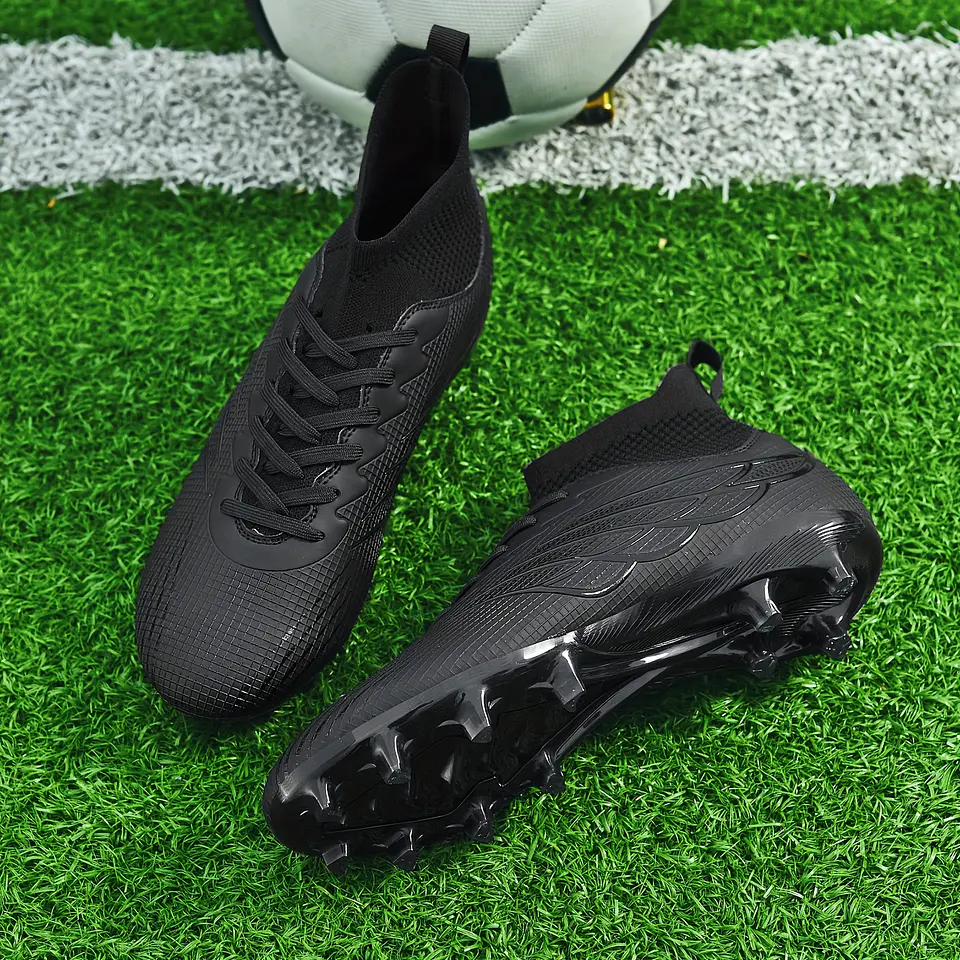 Botas de Futebol Masculinas de Alta Qualidade com Cabedal Sem Costura, Novos Tênis para Gramado Externo, Antiderrapantes, Resistentes ao Desgaste, Oferecem Super Aderência, Protege... 12