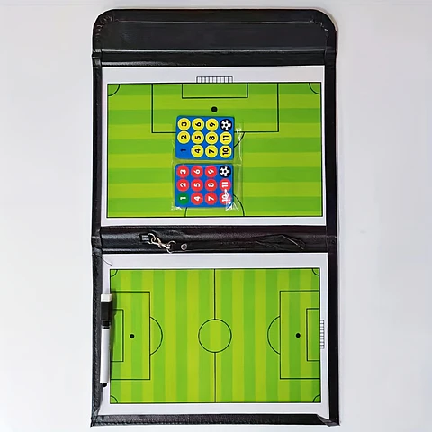 Quadro Tático de Futebol com Três Dobras para Treino em Campo Inteiro e Meio-Campo, Inclui Canetas Magnéticas e Marcador de Pontuação