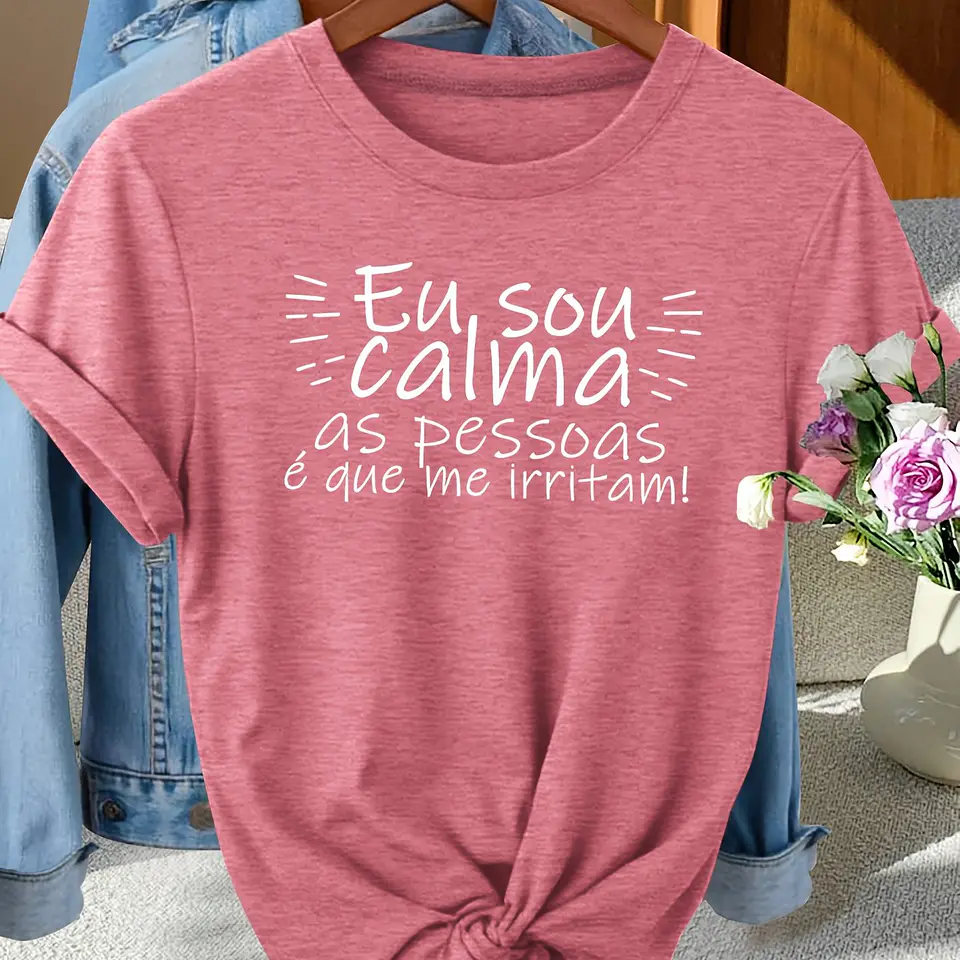 T-shirt elegante de manga curta com gola redonda, ideal para presentes de moda feminina, com estampados divertidos em português, perfeita para fotografia de moda, deslocações, féri... 5