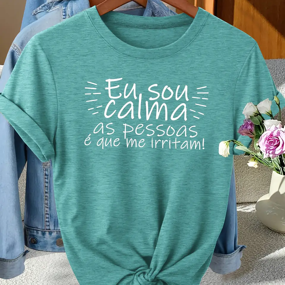 T-shirt elegante de manga curta com gola redonda, ideal para presentes de moda feminina, com estampados divertidos em português, perfeita para fotografia de moda, deslocações, féri... 7