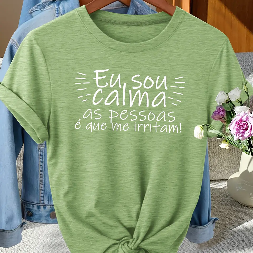 T-shirt elegante de manga curta com gola redonda, ideal para presentes de moda feminina, com estampados divertidos em português, perfeita para fotografia de moda, deslocações, féri... 8