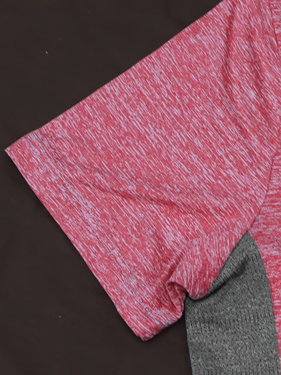 Camiseta de Secagem Rápida com Decote em V | Yoga e Academia 10