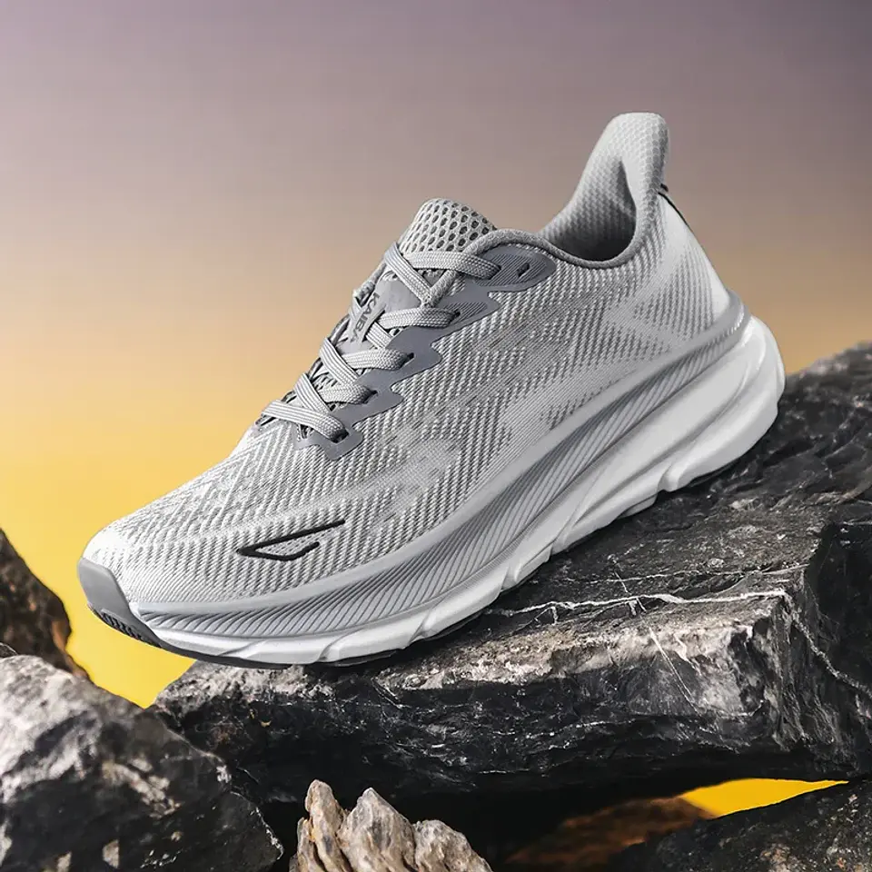 Tênis de corrida masculino de luxo para casal, tênis ao ar livre, amortecimento, malha respirável, fora de estrada, treinador, sapatos de corrida antiderrapantes, moda 10