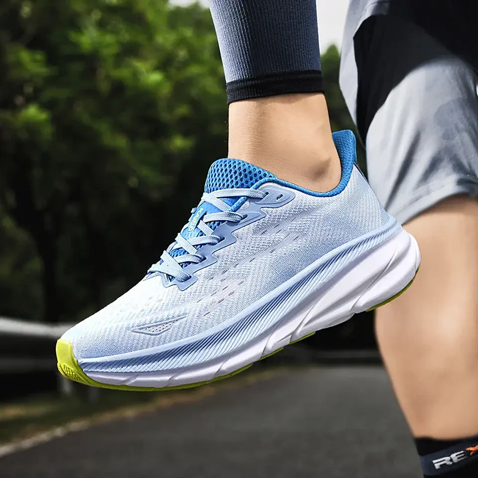 Tênis de corrida masculino de luxo para casal, tênis ao ar livre, amortecimento, malha respirável, fora de estrada, treinador, sapatos de corrida antiderrapantes, moda 11