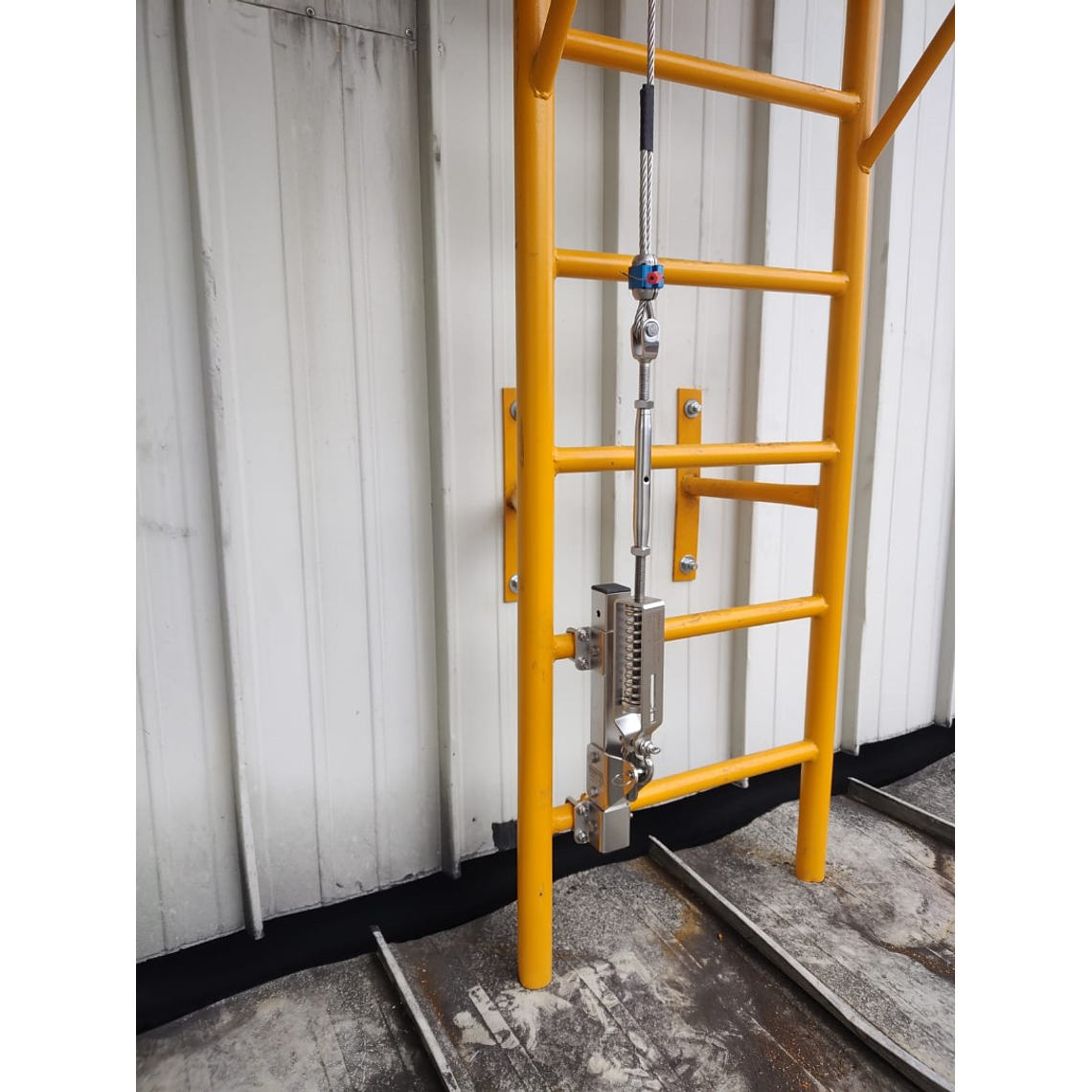 LÍNEA DE VIDA VERTICAL LONDGYES 2