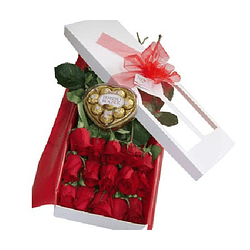 Caja de 15 rosas y chocolates corazón Ferrero Rocher | Envía Pasión y Amor