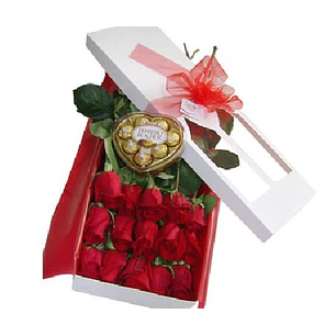 Caja de 15 rosas y chocolates corazón Ferrero Rocher | Envía Pasión y Amor