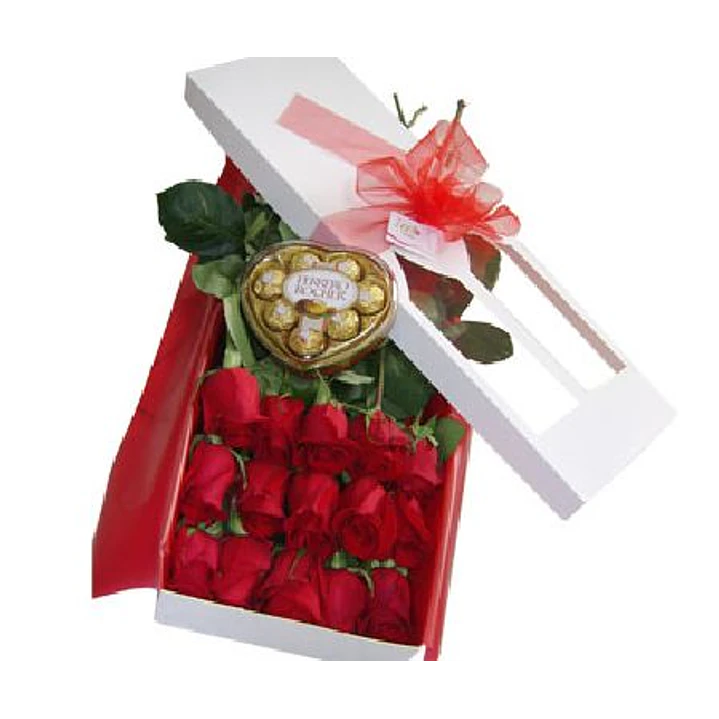 Caja de 15 rosas y chocolates corazón Ferrero Rocher | Envía Pasión y Amor 1