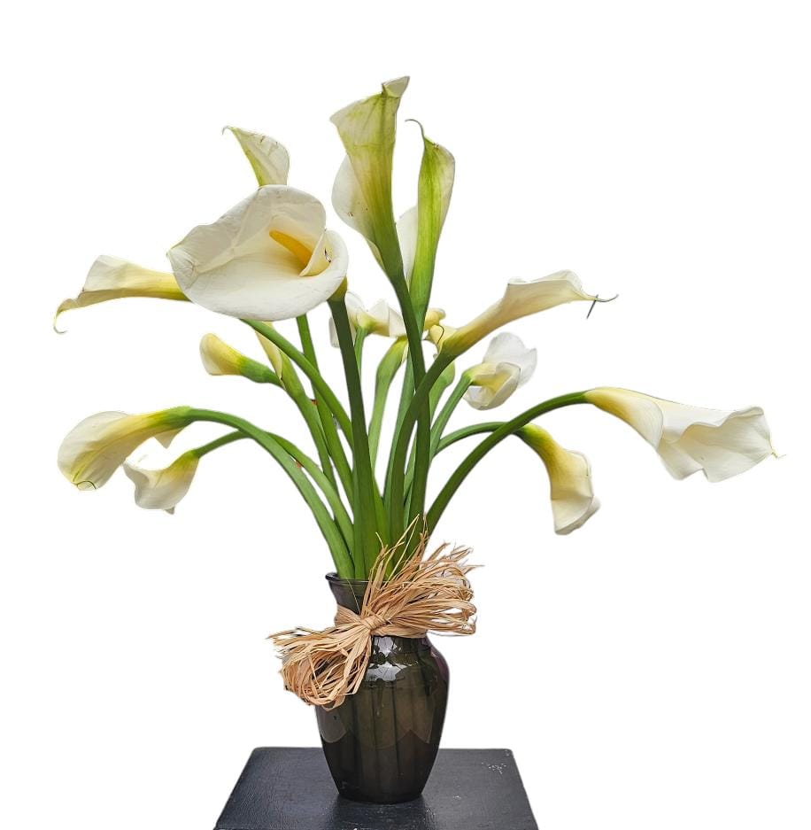 Florero de Gerberas Blancas y Flores Surtidas– Contraste Clásico en Florero de Vidrio