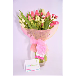 Florero de tulipanes y mini rosas