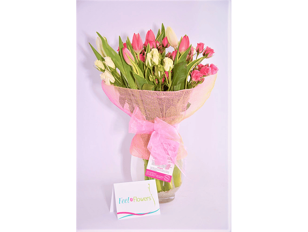 Florero de tulipanes y mini rosas