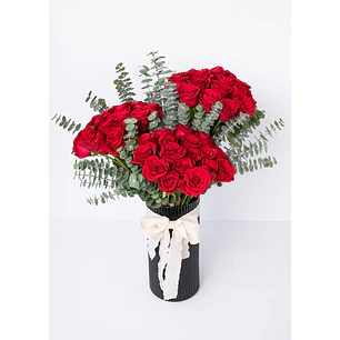 Florero 30 Rosas y Eucalipto dólar 