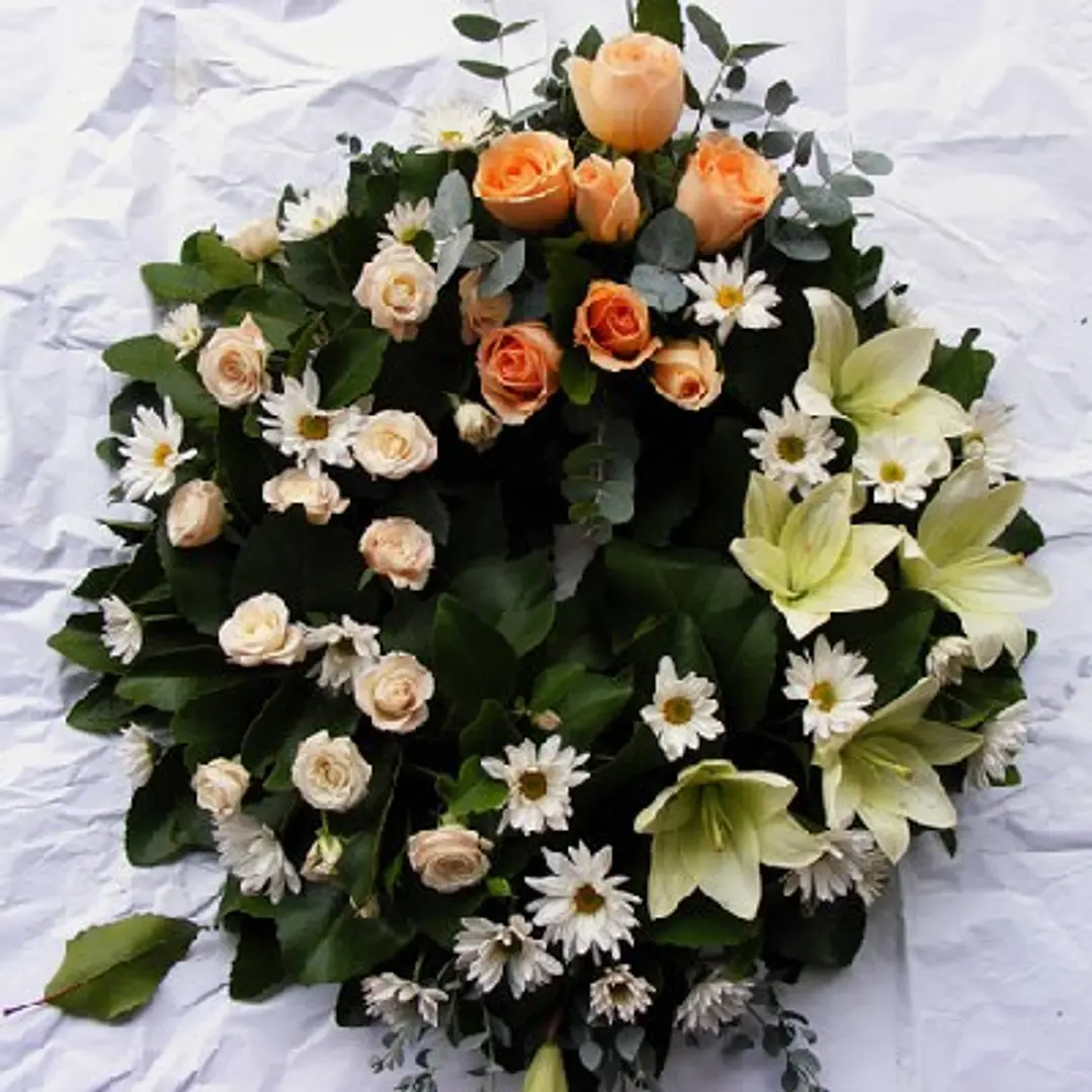 Corona de rosas y liliums 1