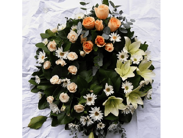 Corona de rosas y liliums