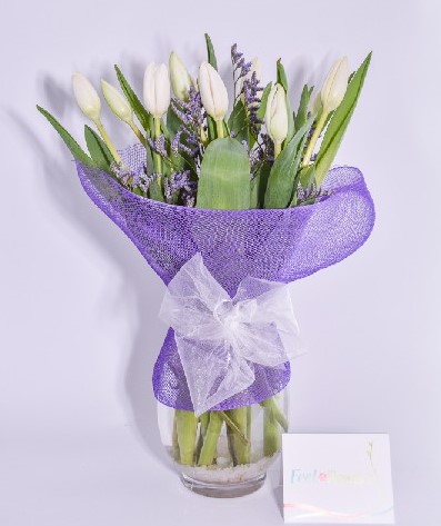 Florero de 10 tulipanes