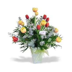 12 tulipanes en arreglo floral