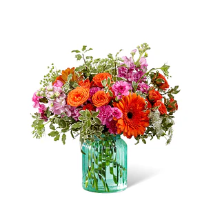 Florero verde agua con flores mixtas dos tonos