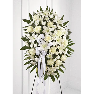 Corona de flores blancas en atril  | Transmite paz y calma