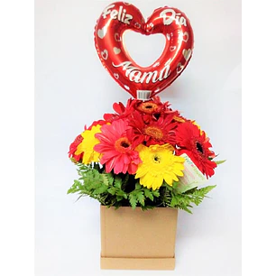Gerberas en caja kraft con globo mamá