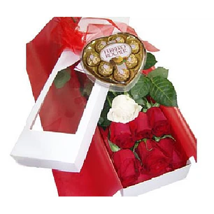 Caja 7 rosas y corazón Ferrero Rocher | Envía Amor y Dulzura