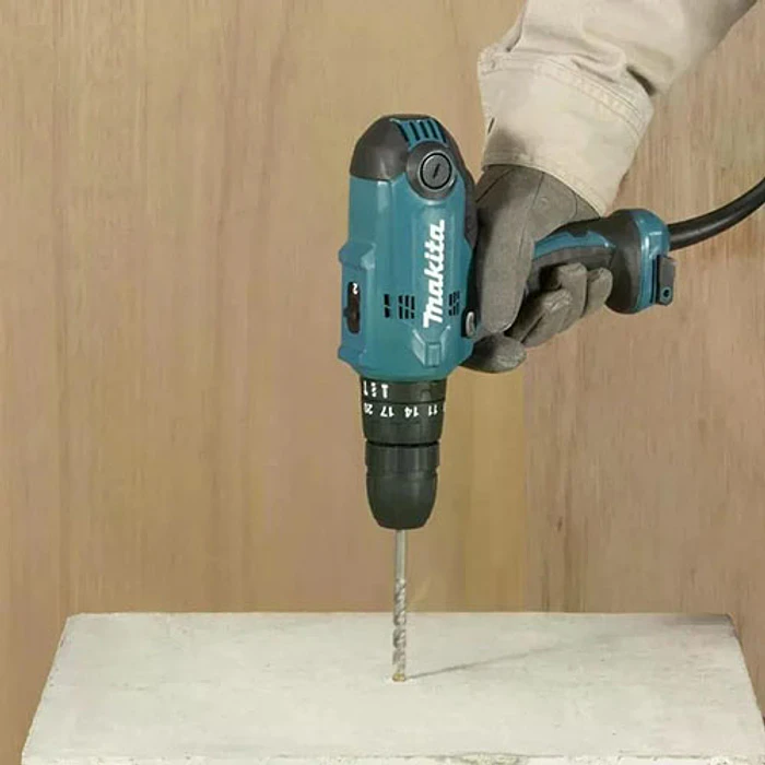 SIERRA DE BANCO MAKITA MLT100-2 + TALADRO PERC 8